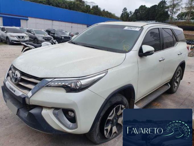 TOYOTA HILUX SW4 19/19