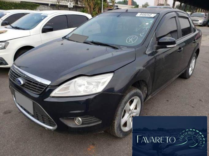 FORD FOCUS SEDAN 10/10